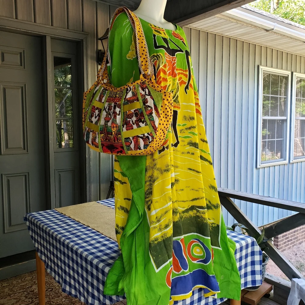 Lady's dress and matching purse selling As Set - Picture 3 of 4